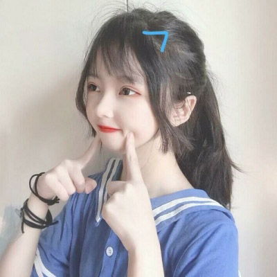 楼梯口的女孩 ▎ The