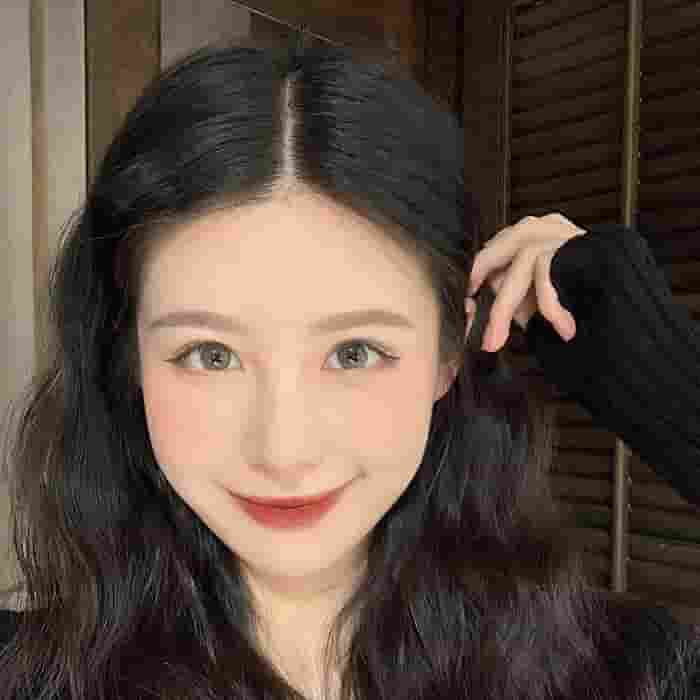 吻过她唇白