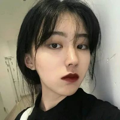 〆 縈繞在指尖的蒼白丶
